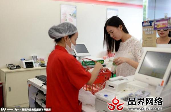 女子当程序员鼓励师：颜值高会卖萌月薪8千